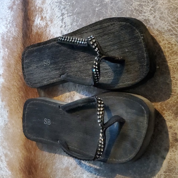 Shoes - Flip flops size 10
